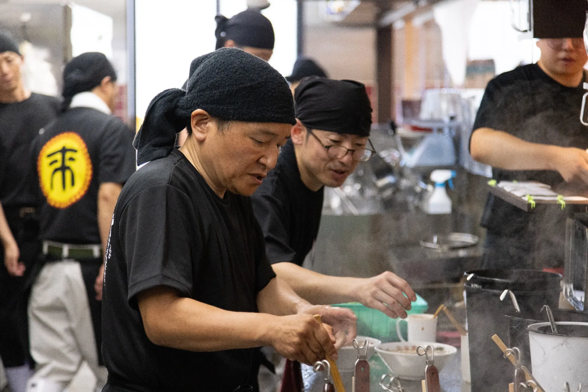 未経験からラーメン屋店長に挑戦するための昇格ステップと安定年収を目指す現実的ガイド